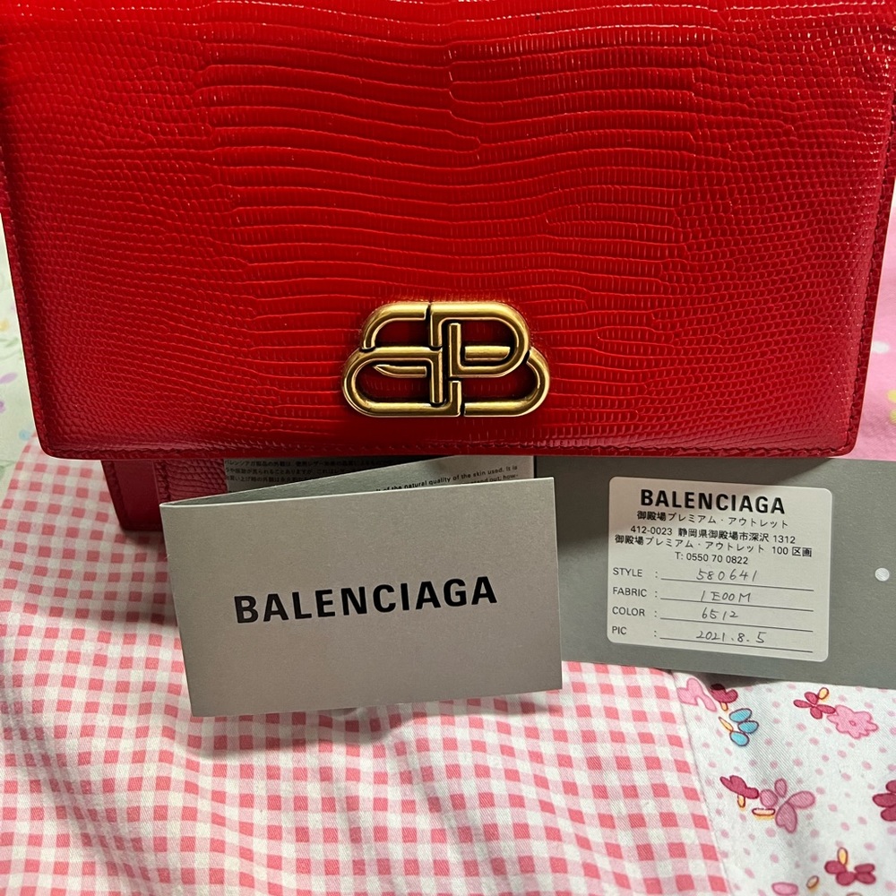 Preloved Red Vivid Bag - minimal flaws versatile to carry for shoulder, crossbdy